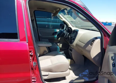 2003 Ford Escape Xls z USA, uszkodzony, nr VIN 1FMYU02193KB33177